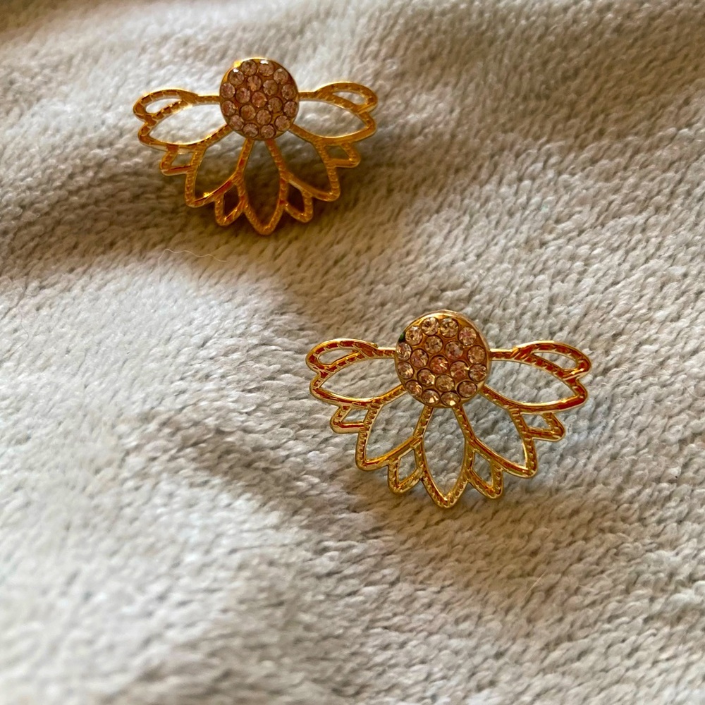 ✨Host Pick✨NWB Gold Crystal Flower Jacket Earrings